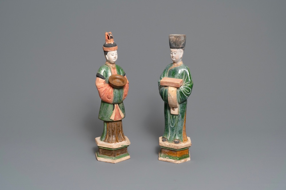 Twee Chinese polychrome aardewerken grafbeelden, Ming