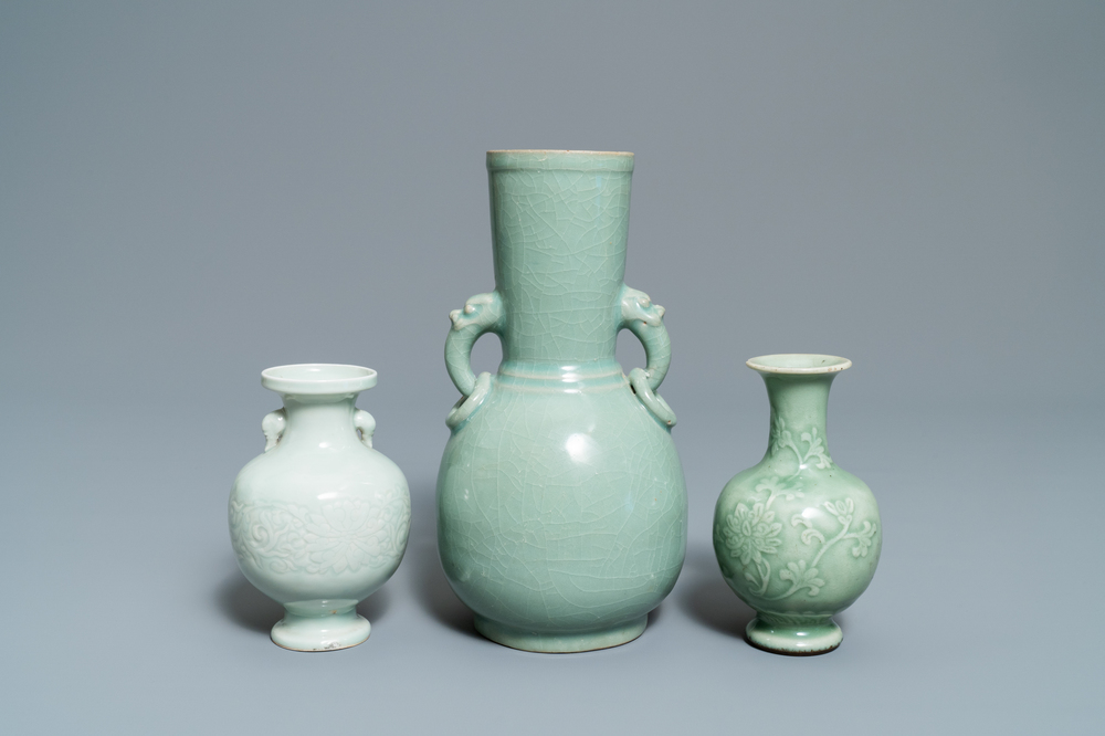Drie Chinese monochrome celadon vazen, 19/20e eeuw