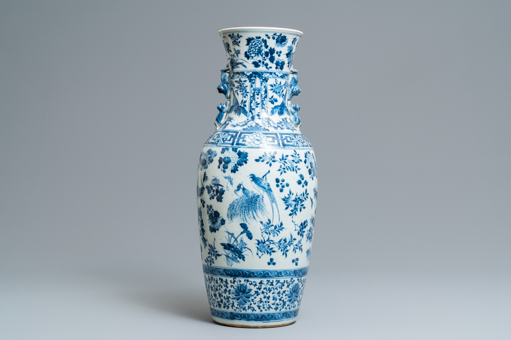 Toegangsprijs ervaring bijgeloof Een Chinese blauw-witte vaas met vogels en bloemen, 19e eeuw - Rob Michiels  Auctions