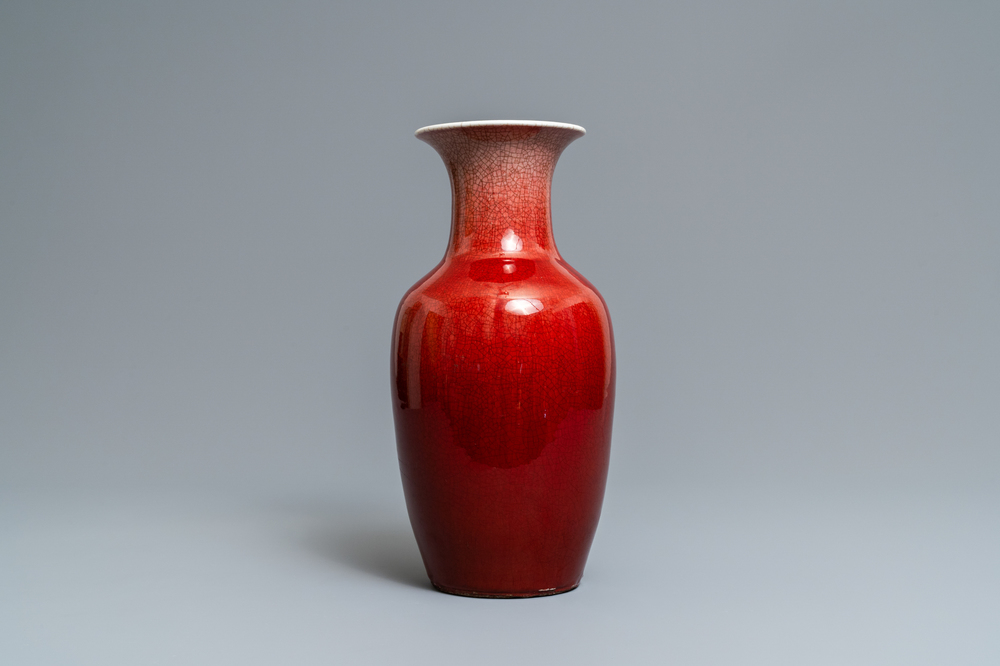 Un vase en porcelaine de Chine monochrome langyao, 19&egrave;me