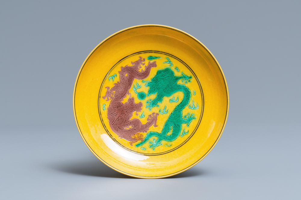 A Chinese yellow-ground green and aubergine 'dragon' dish, Jiaqing mark, 19/20th C.