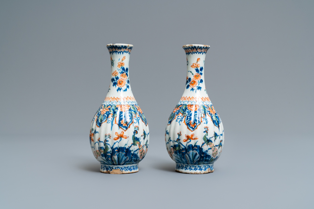A pair of ribbed Dutch Delft cashmere palette bottle vases, 1st quarter 18th C.