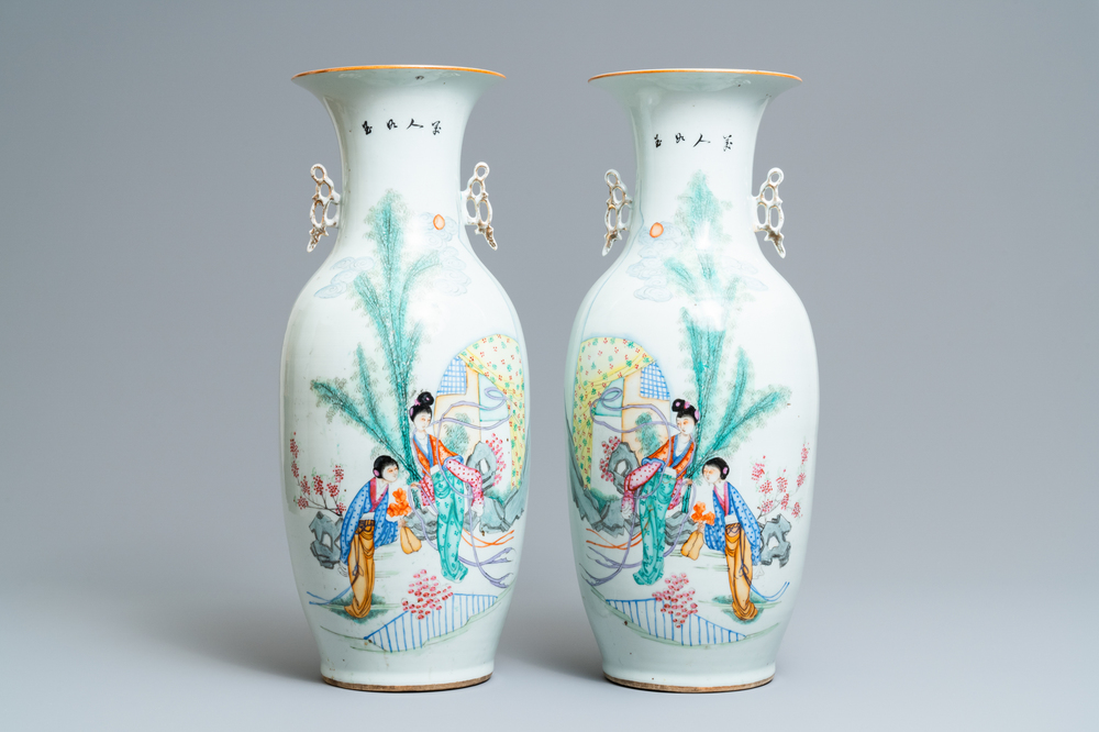 A pair of Chinese famille rose vases with ladies in a garden, 19/20th C.