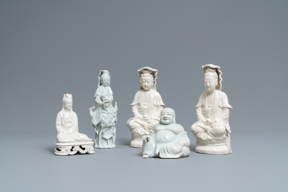 Cinq figures en porcelaine blanc de Chine de Dehua, 19/20&egrave;me