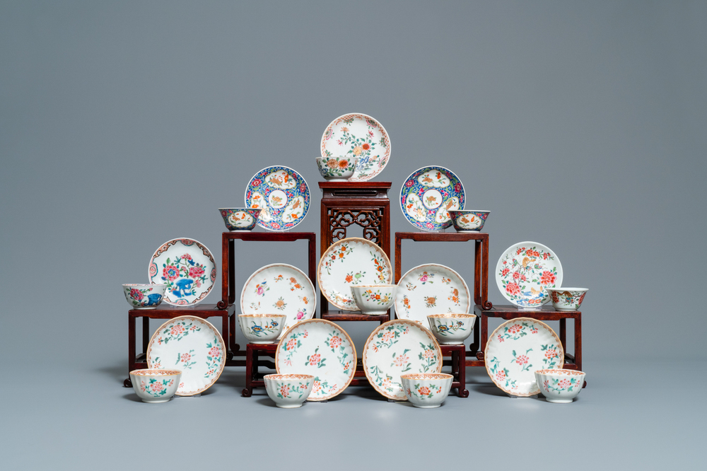 Douze tasses et soucoupes en porcelaine de Chine famille rose, Yongzheng/Qianlong