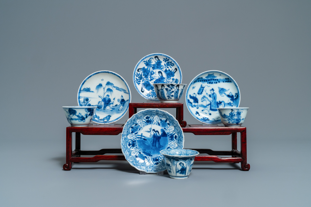 Quatre tasses et soucoupes en porcelaine de Chine en bleu et blanc, Kangxi