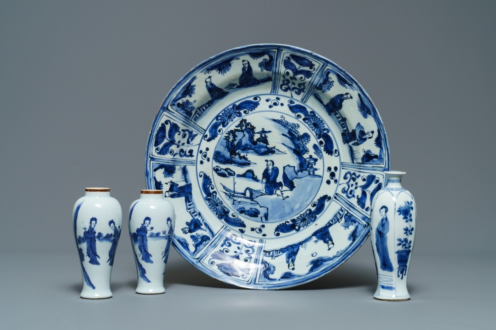 Drie Chinese blauw-witte vazen en een schotel, Transitie periode en Kangxi