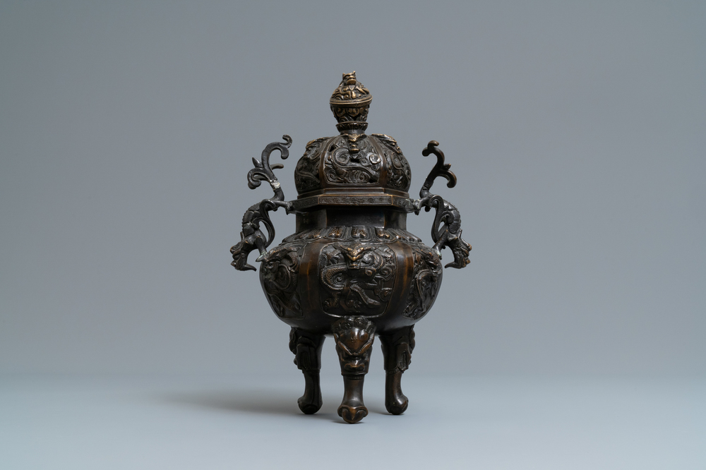 A Chinese bronze censer and cover, Xuande mark, 19/20th C.