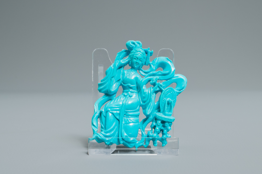 Un pendentif en turquoise sculpt&eacute;, Chine, 19/20&egrave;me