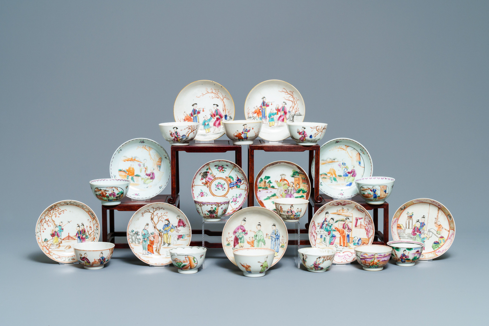 Dertien Chinese famille rose koppen en elf schotels met mandarijns decor, Qianlong
