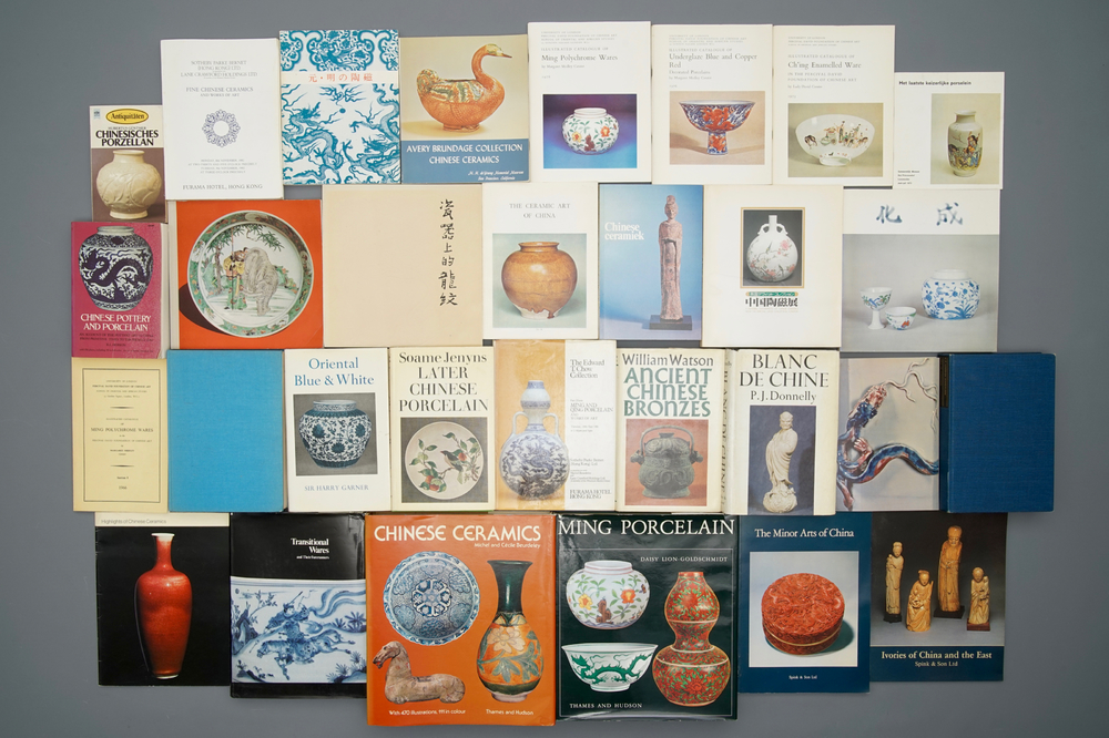 30 boeken over Chinese kunst, vnl. porselein uit de Ming en Qing dynastie