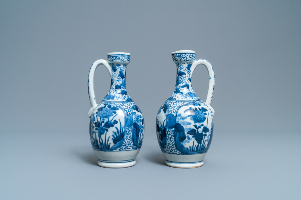 A pair of Japanese blue and white Arita jugs, Edo, 17/18th C.