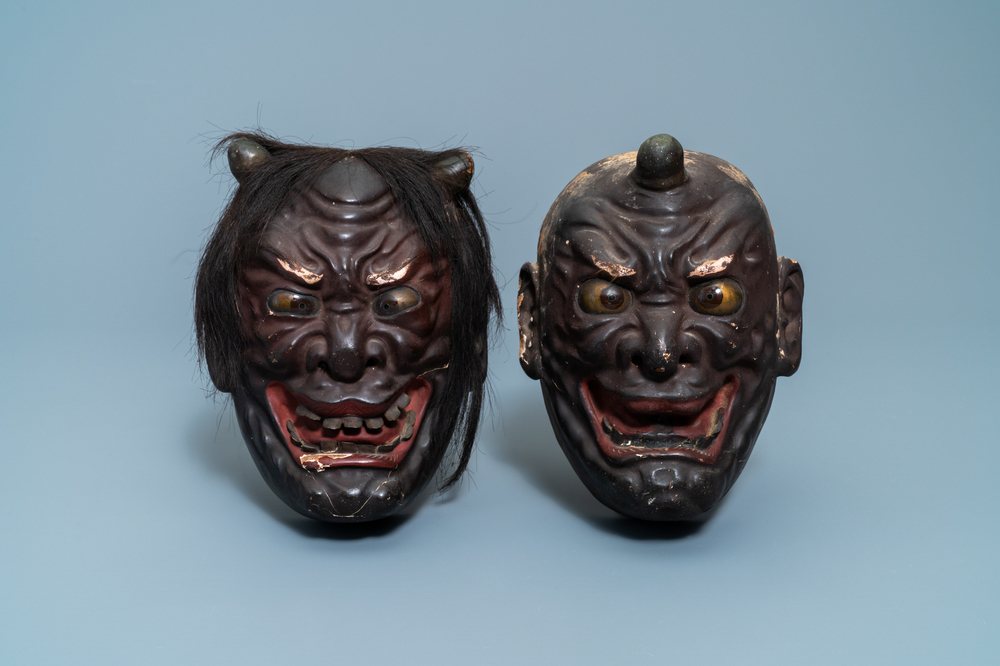 Twee Japanse maskers uit het No-spel, Edo, 18/19e eeuw