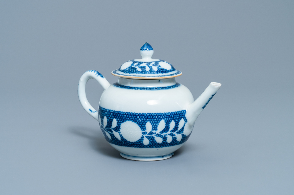 A Chinese blue and white teapot with underglaze design, Yongzheng/Qianlong
