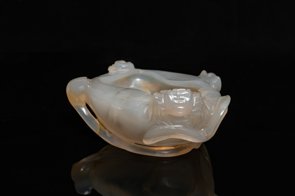 A Chinese agate peach-form brush washer, Qing