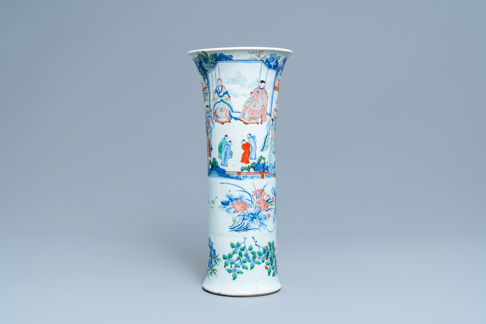 Un vase en porcelaine de Chine wucai &agrave; d&eacute;cor de figures dans un paysage, &eacute;poque Transition