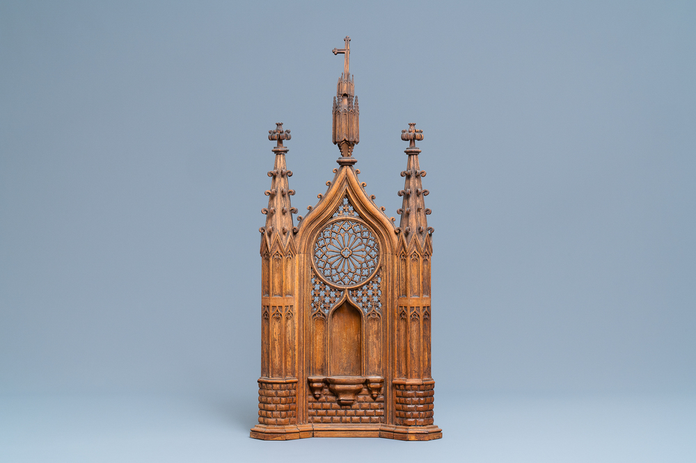 Een neogotisch houten paneel met nis, Frankrijk, 19e eeuw