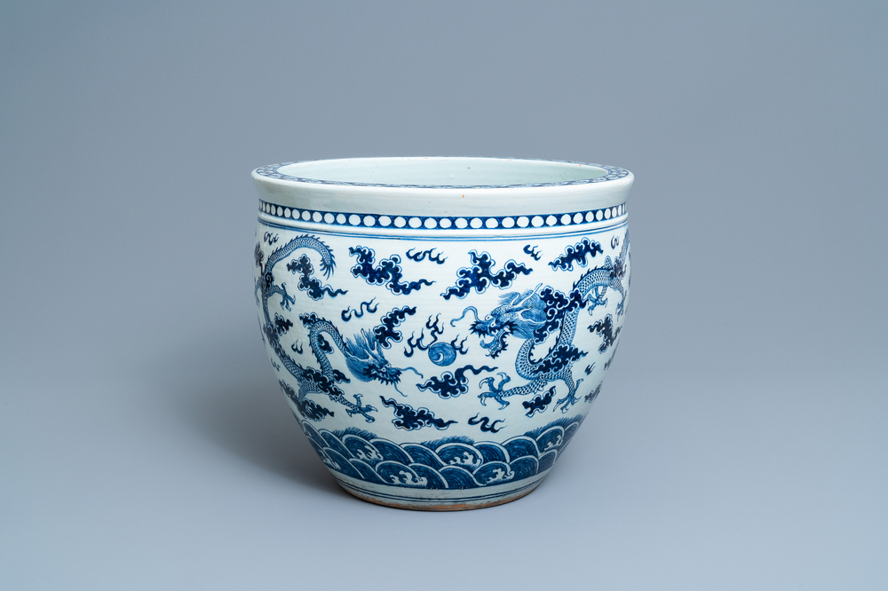 A Chinese blue and white 'dragon' fish bowl, 19th C.