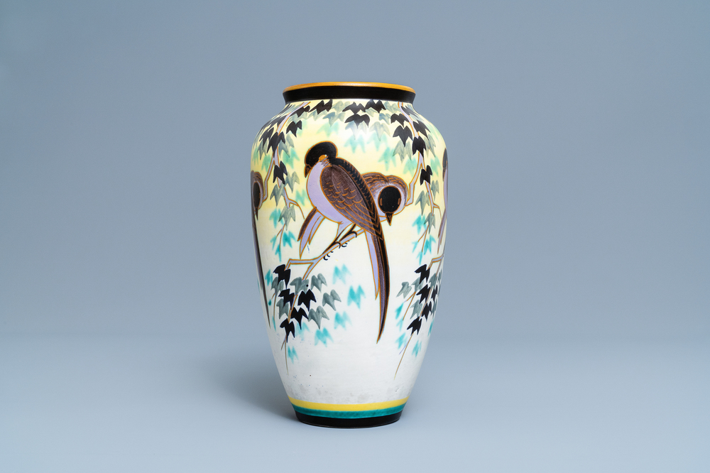 Jan Wind et Charles Catteau pour Boch Fr&egrave;res K&eacute;ramis: un vase art deco &agrave; d&eacute;cor d'oiseaux, vers 1932