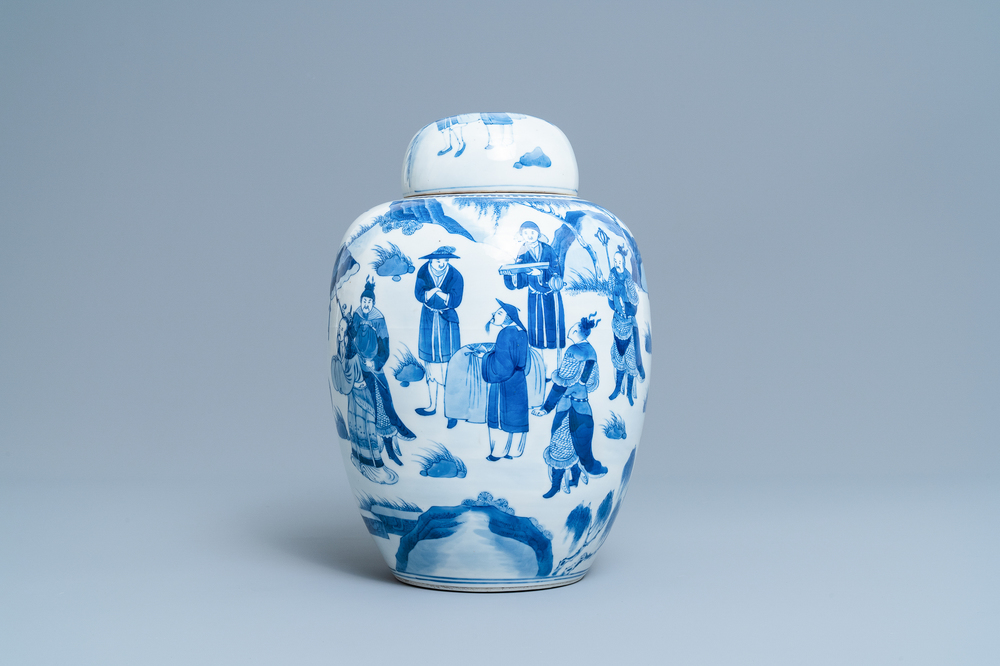 Un pot couvert en porcelaine de Chine en bleu et blanc, 19&egrave;me