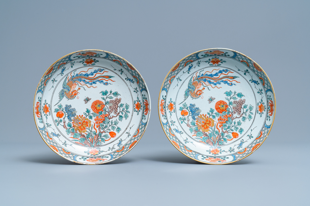 A pair of very fine Dutch Delft chinoiserie famille verte plates, 18th C.