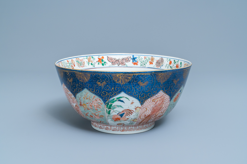 Un bol en porcelaine de Chine verte-Imari &agrave; fond bleu poudr&eacute;, Kangxi
