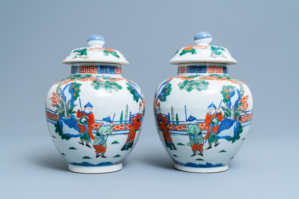 A pair of Chinese wucai vases and covers, Kangxi mark, 19th C.