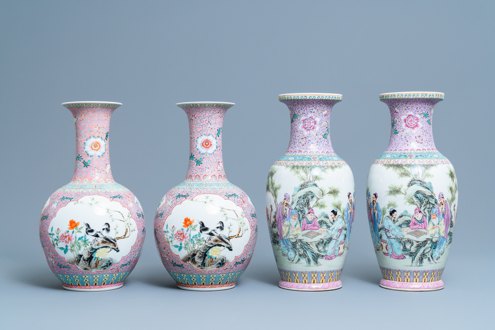 Deux paires de vases en porcelaine de Chine famille rose, R&eacute;publique
