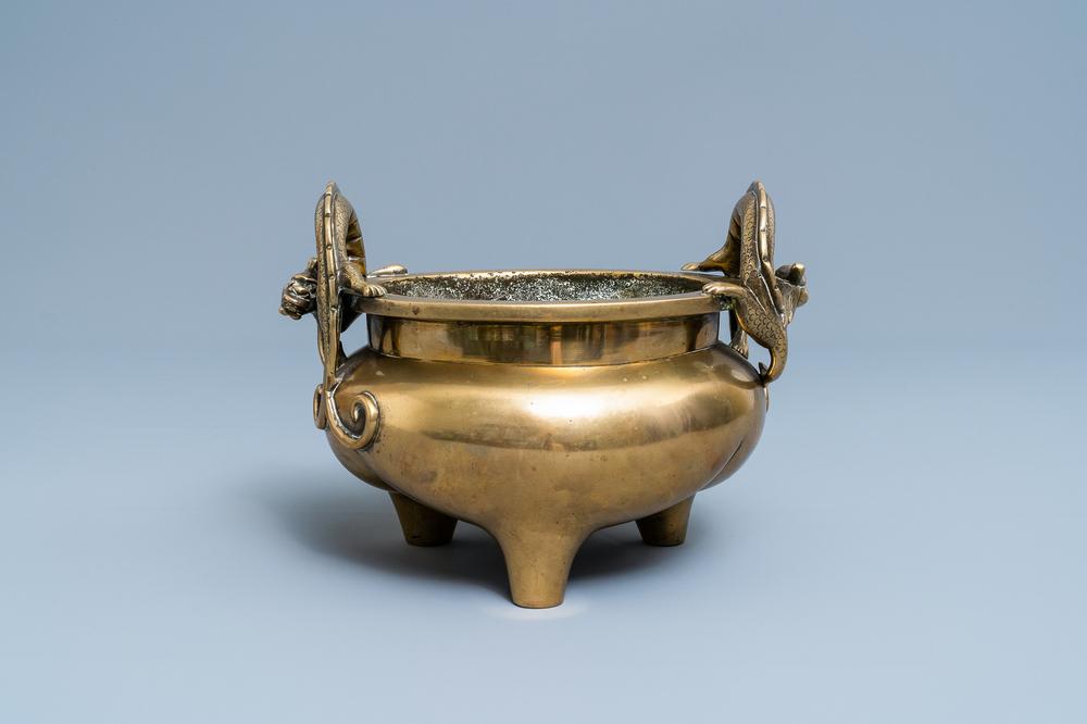 A Chinese bronze chilong-handled tripod censer, seal mark, 17/18th C.