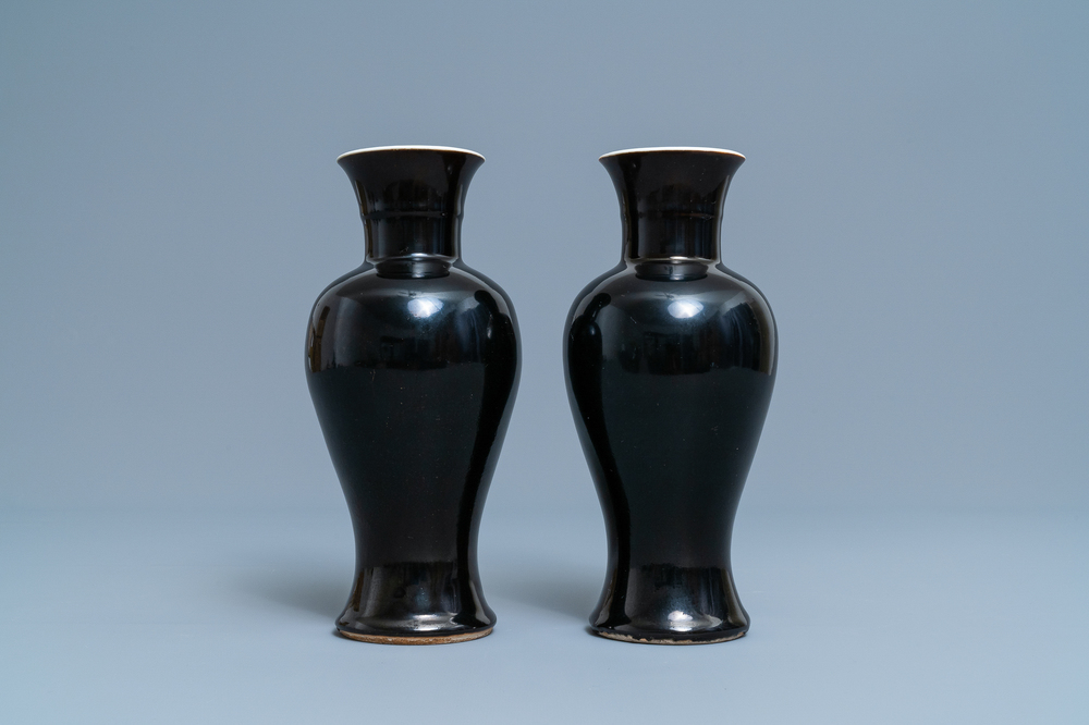 A pair of Chinese monochrome mirror black vases, 19th C.