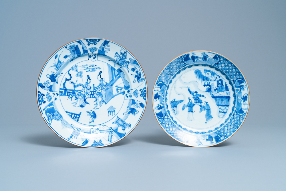 Un plat et une assiette en porcelaine de Chine en bleu et blanc, Kangxi/Yongzheng