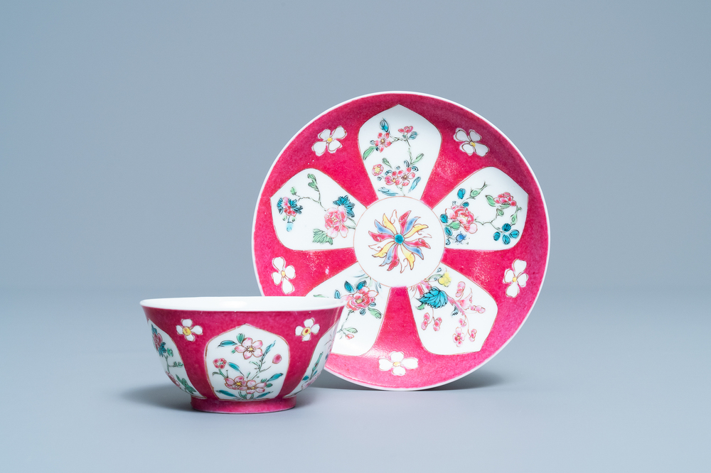 Une tasse et soucoupe en porcelaine de Chine famille rose &agrave; fond rouge de rubis, Yongzheng