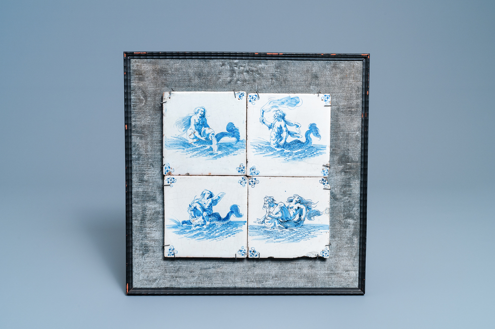 Quatre carreaux en fa&iuml;ence de Delft en bleu et blanc &agrave; d&eacute;cor de monstres marins, 17&egrave;me