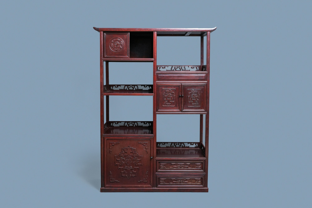 Een Chinese houten etag&egrave;re, Republiek