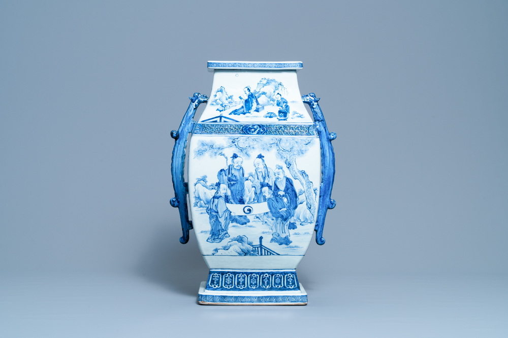 Een grote Chinese blauw-witte vaas met decor van 'Zeven wijzen in het bamboebos', Qianlong