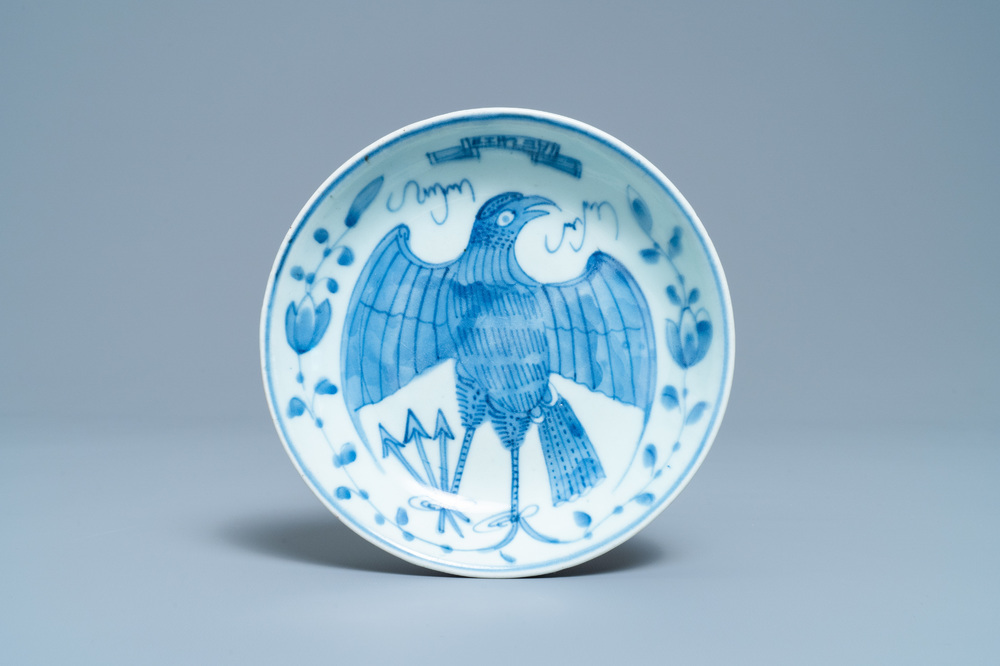 Een Chinees blauw-wit bord met een adelaar voor de Amerikaanse markt, Jiaqing
