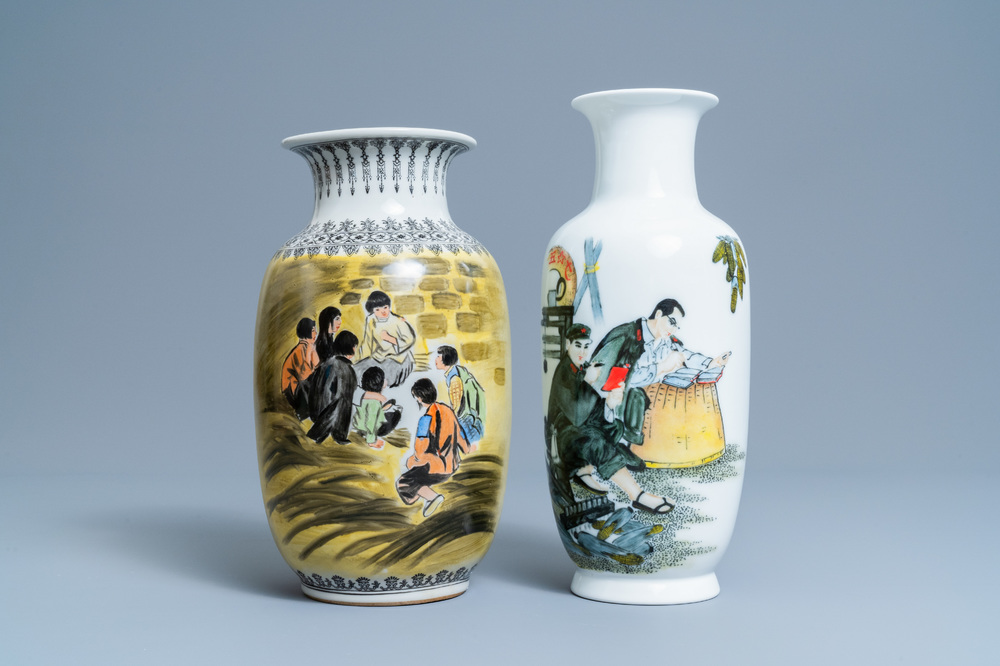 Deux vases en porcelaine de Chine &agrave; d&eacute;cor de la 'R&eacute;volution Culturelle', 20&egrave;me