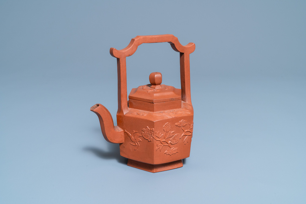 Une th&eacute;i&egrave;re couverte en gr&egrave;s de Yixing, Kangxi