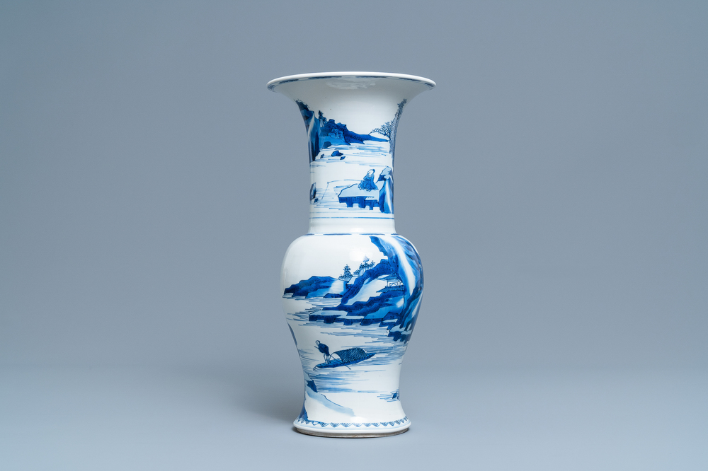 Een Chinese blauw-witte yenyen vaas met een rivierlandschap, Kangxi