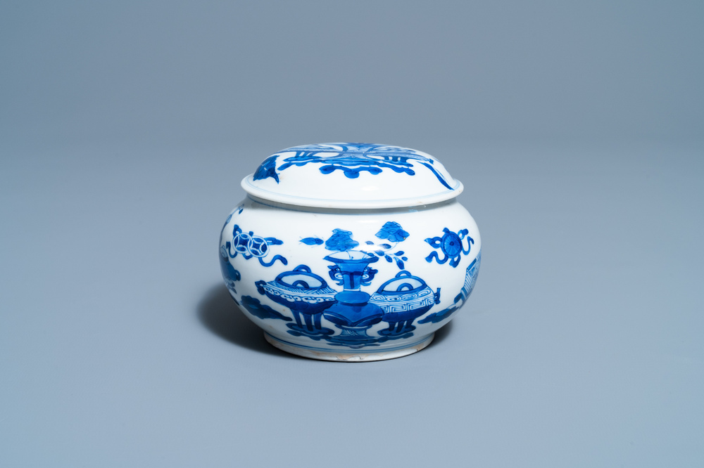 A Chinese blue and white 'antiquities' censer and cover, Kangxi