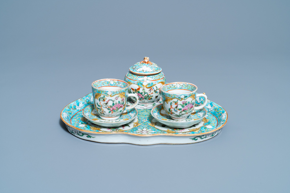 A Chinese famille rose 't&ecirc;te-&agrave;-t&ecirc;te' tea service on tray, 19th C.