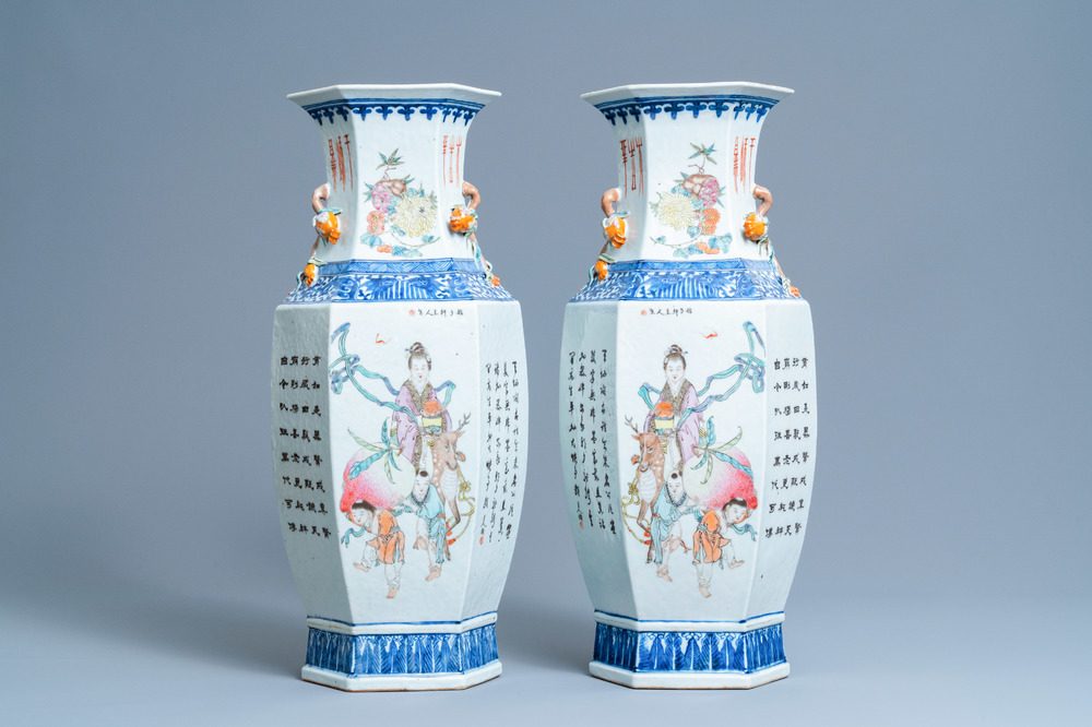 Une paire de vases de forme hexagonale en porcelaine de Chine qianjiang cai, 19/20&egrave;me