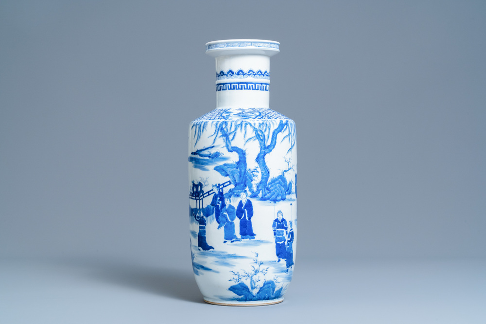 Een Chinese blauw-witte rouleau vaas, Kangxi merk, 19/20e eeuw