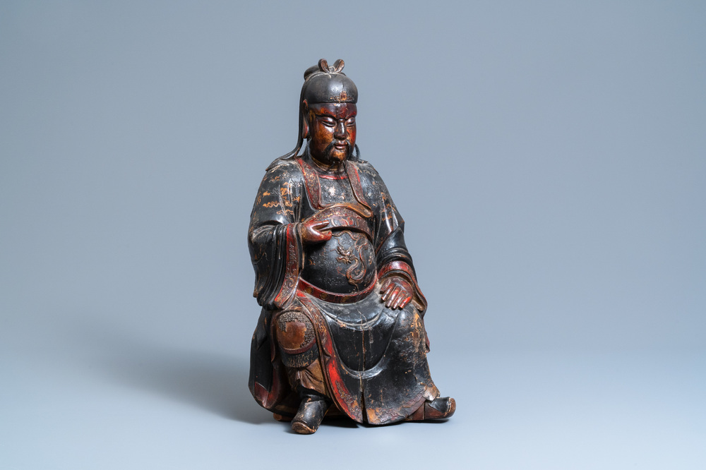 Une grande figure de Guandi en bois lacqu&eacute;, Chine, Kangxi