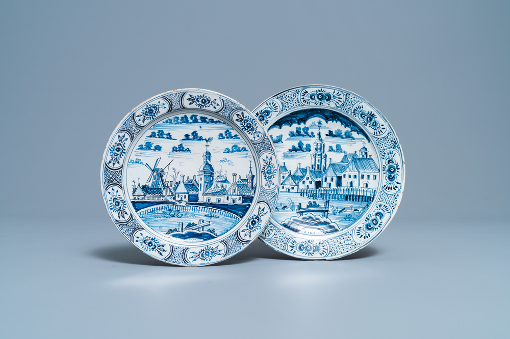 Twee blauw-witte borden met stadsgezichten, Harlingen, Friesland, gedat. 1789 en 1790
