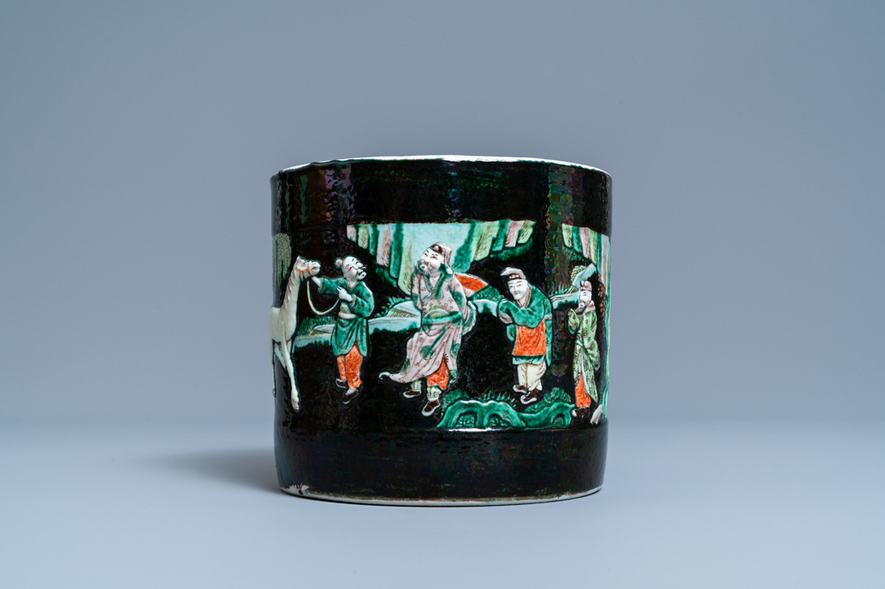 A Chinese famille verte relief-molded scroll pot, 19/20th C.