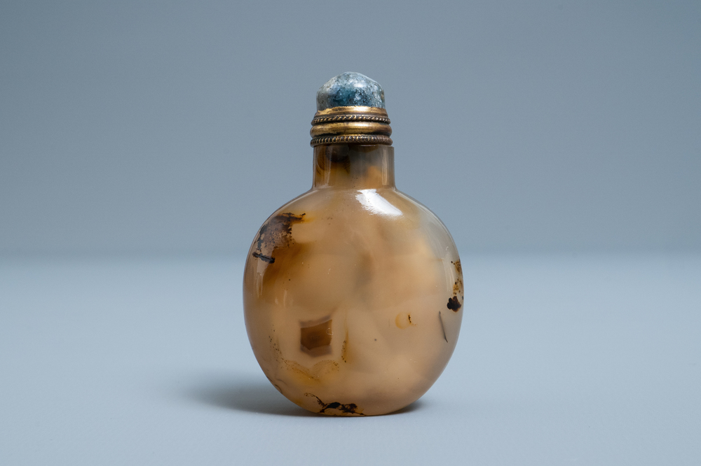 A Chinese agate snuff bottle, 19th C.