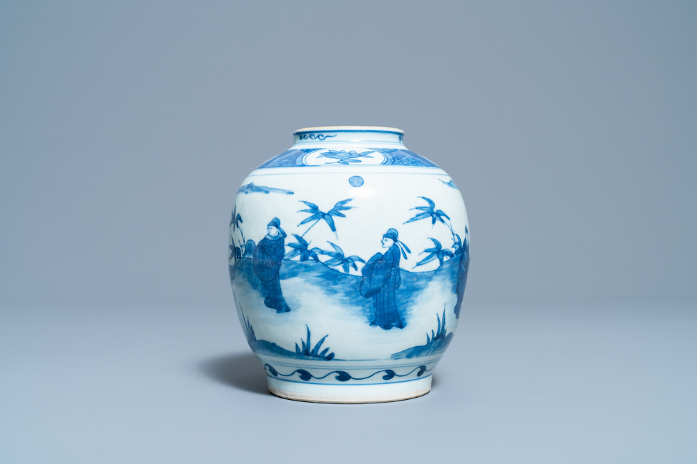 Een Chinese blauw-witte pot met figuren in een landschap, Wanli