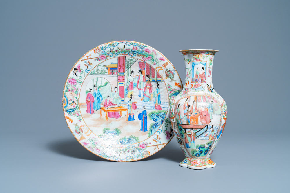 Een Chinese Canton famille rose schotel en een vaas, 19e eeuw