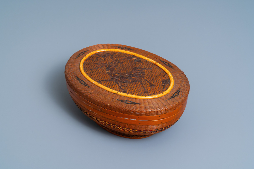 A Vietnamese woven straw box and cover, 19th C.
